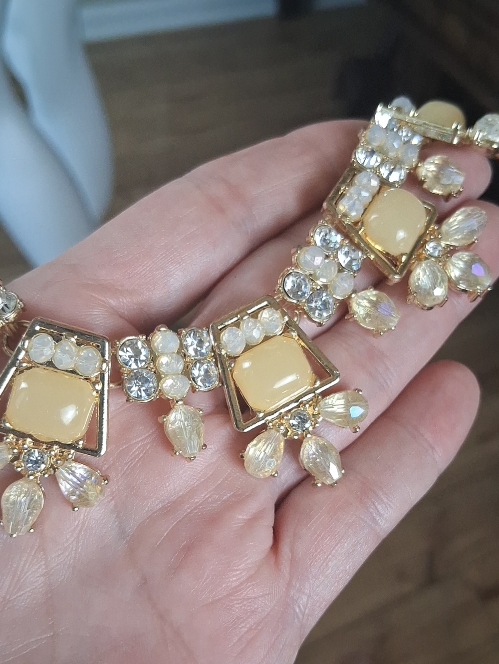 New Elegant Gold and Cream Statement Necklace - Women Jewelry - Picture 11 of 16